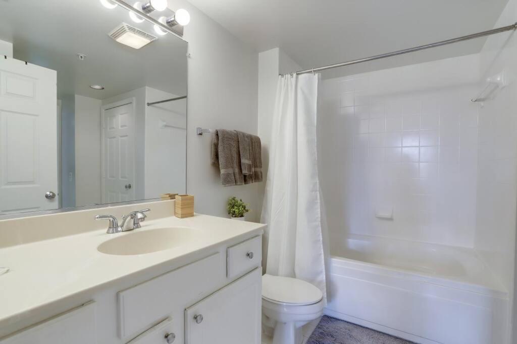Fantastic 1 Bedroom Condo At Ballston With Gym Arlington Esterno foto